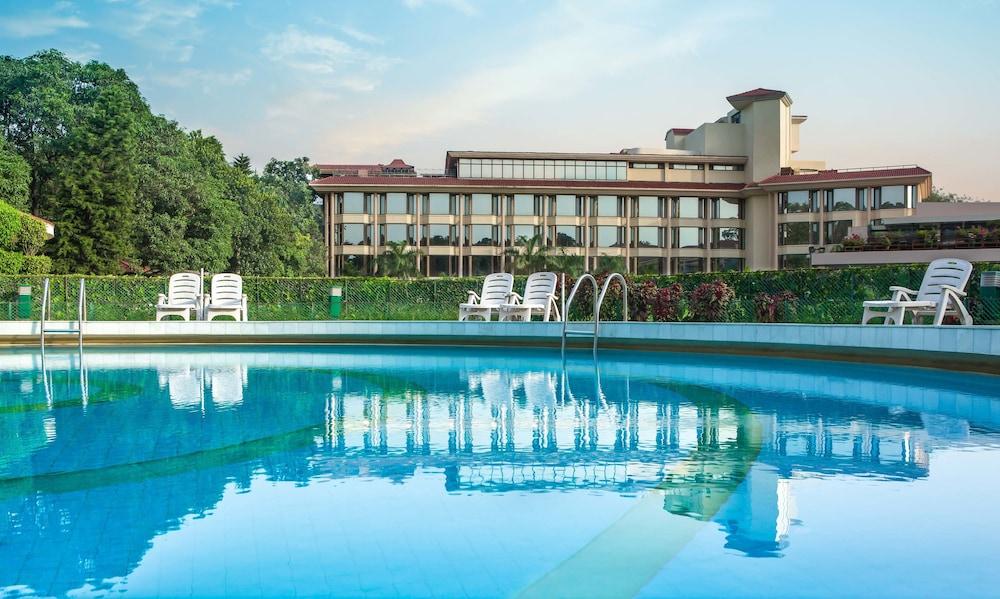 Hotel Mountview Чандигарх Экстерьер фото