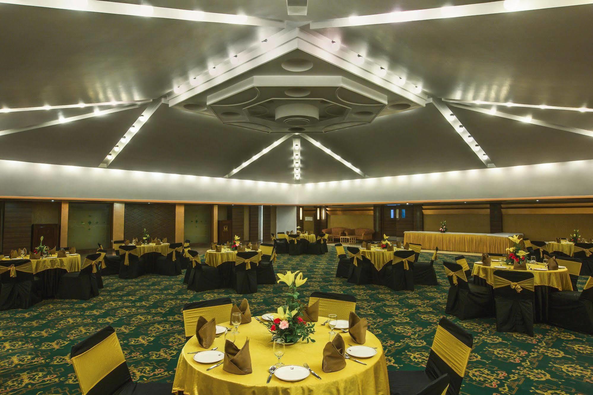 Hotel Mountview Чандигарх Экстерьер фото