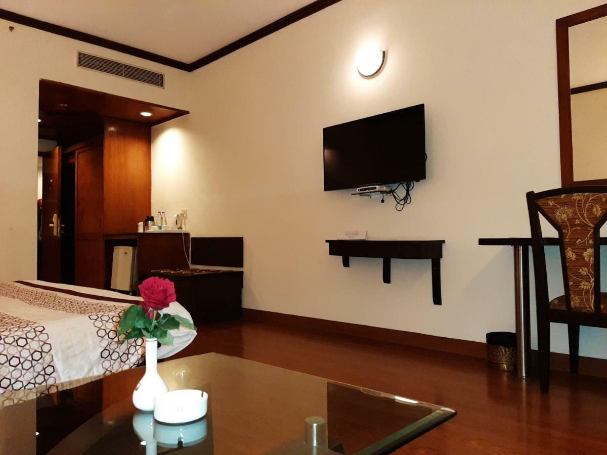 Hotel Mountview Чандигарх Экстерьер фото